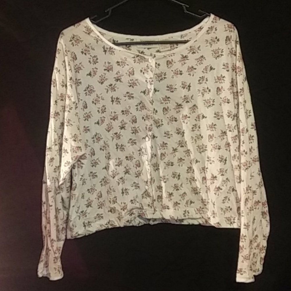 🌟Cream Colored VS Pajama Top with Flowers 🌟
